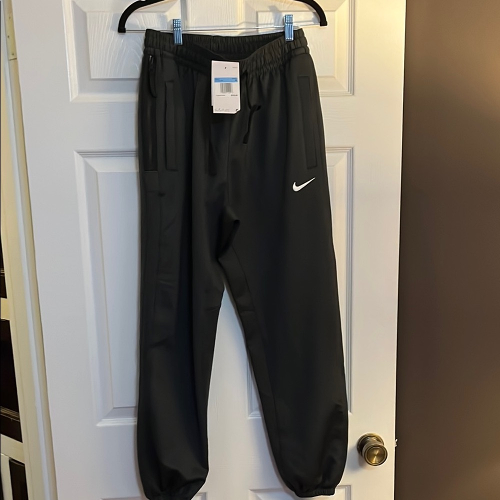 NWT Nike Black Therma-Fit Basketball Sweatpants